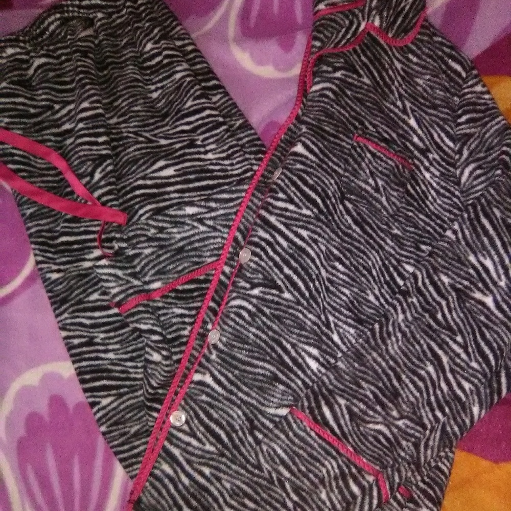 BLACK & WHITE WARM FUZZY XXL PAJAMA SET